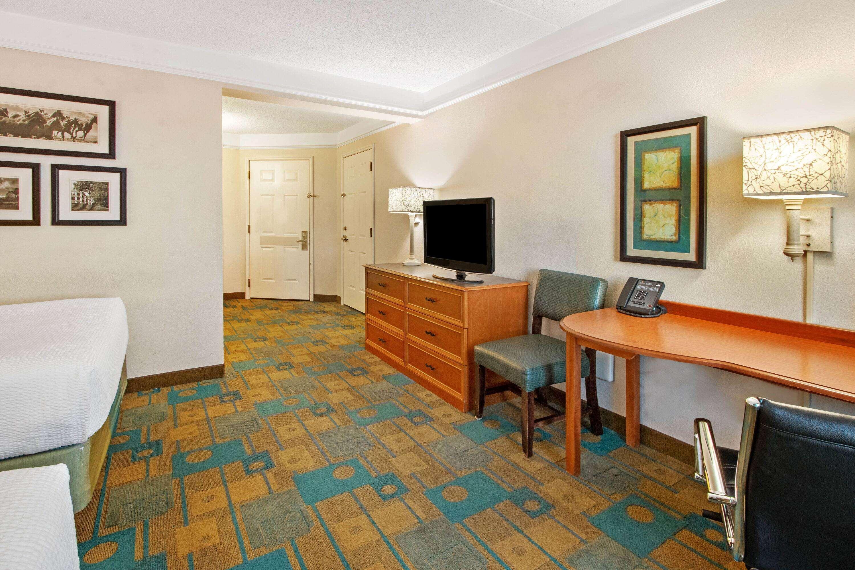 La Quinta By Wyndham Albuquerque West Hotel Exterior photo